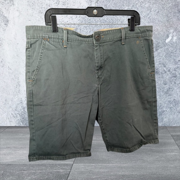 Levi’s Tab Twill Bermuda Womens Shorts. EUC - Picture 1 of 7